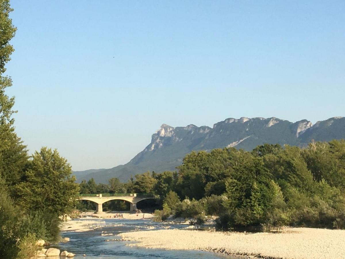 Maison De Vacances Avec Ses Petits Chalets Aouste-sur-Sye Exteriör bild