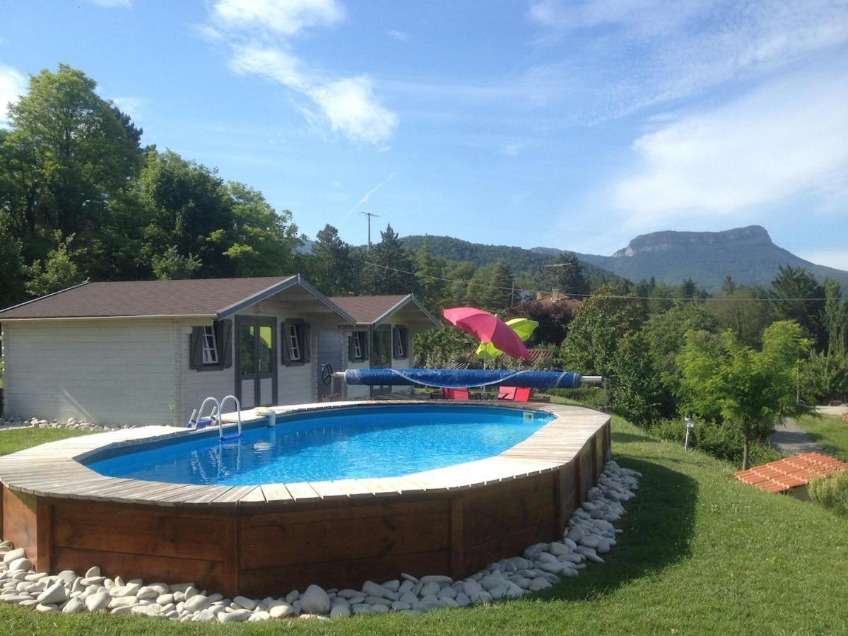 Maison De Vacances Avec Ses Petits Chalets Aouste-sur-Sye Exteriör bild