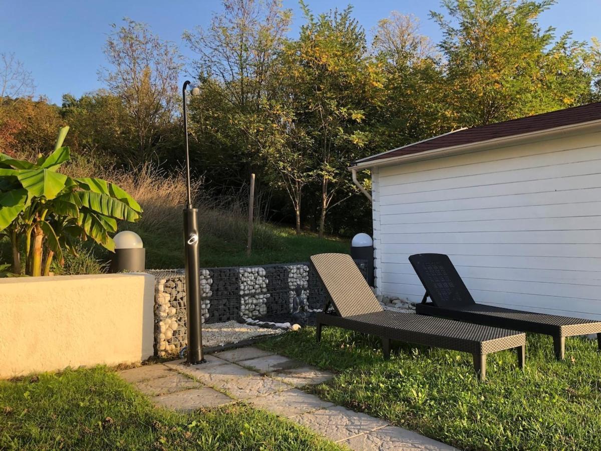 Maison De Vacances Avec Ses Petits Chalets Aouste-sur-Sye Exteriör bild