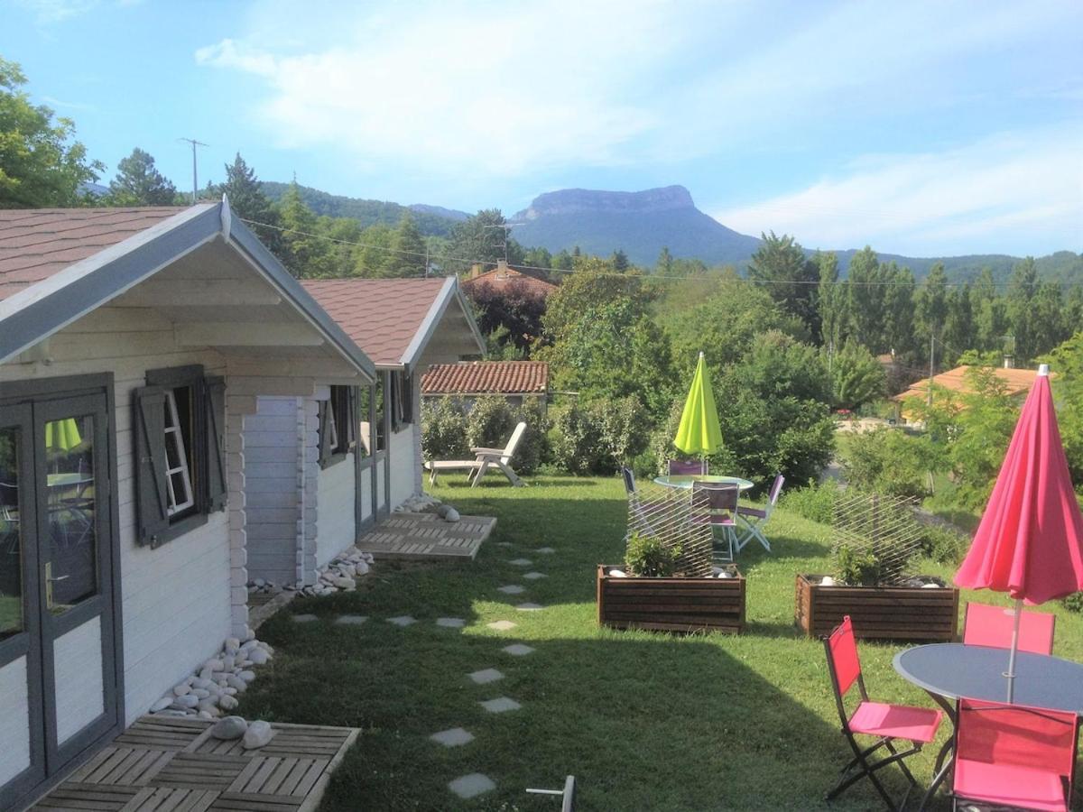 Maison De Vacances Avec Ses Petits Chalets Aouste-sur-Sye Exteriör bild